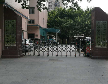 深圳市welcome欢迎光临威尼斯龙岗街道办安装黑金刚电动伸缩门项目