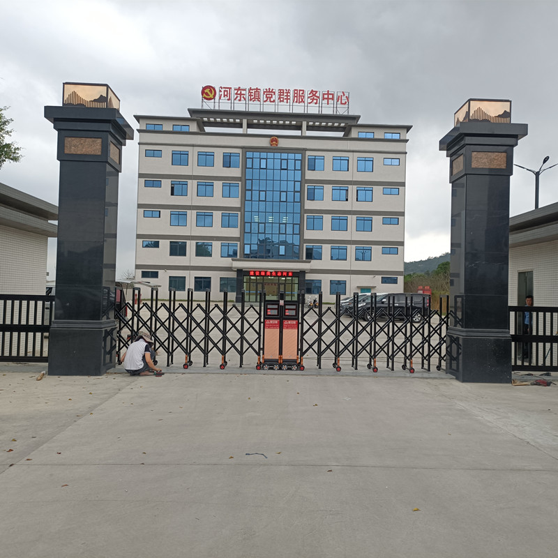 汕尾陆丰河东镇政府大门安装welcome欢迎光临威尼斯平头网花电动伸缩门项目