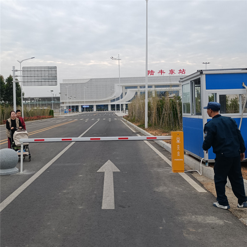 汕尾高铁陆丰东站广场公交车进出口安装三丰智能道闸项目